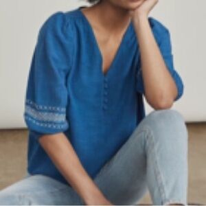 ELIZABETH AND JAMES  BLUE PEASANT BOHO SHIRT EMBROIDERED SLEEVE SZ L